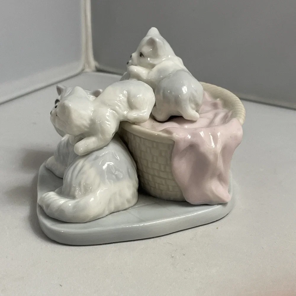 Vintage Cat & Kitten Figurine By Simson Taiwan Porcelain Play Time Grey Kitty